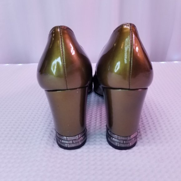 Stuart Weitzman Women's Olive Green Patent Leather Chunky Heel Pumps - Picture 7 of 9